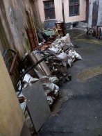 "Щурі гнізда роблять": львів'яни скаржаться на сміття на площі Ринок (фото) – 01