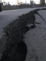 Наче після землетрусу: на Львівщині люди скаржаться на дороги із величезними тріщинами (фото) – 03
