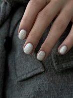 Новорічний манікюр на короткі нігті 2026: найкращі дизайни – 01