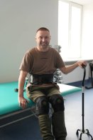 Львівські лікарі допомогли знову почати ходити чоловіку з пошкодженням спинного мозку