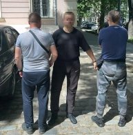 Поліція затримала чоловіків, які підпалили салон краси в центрі Львова (відео) – 02