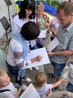 На Львівщині мама захисника "Азовсталі" зібрала 18 тис. грн для потреб ЗСУ – 01