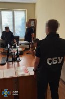 Інспектора Львівської митниці затримали “на гарячому” під час одержання хабаря  – 05