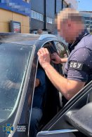 У Львові ексдепутата зі сином затримали під час отримання 7,5 тис. доларів за допомогу ухилянтам – 01