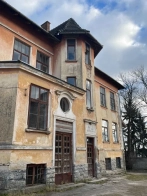 Відома культурна менеджерка продає колишню монастирську школу біля палацу у Роздолі – 04