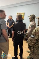 Інспектора Львівської митниці затримали “на гарячому” під час одержання хабаря  – 03
