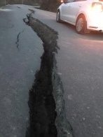 Наче після землетрусу: на Львівщині люди скаржаться на дороги із величезними тріщинами (фото) – 01