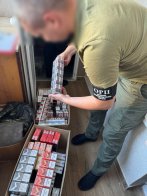 Львів’янин організував у спальному районі міста підпільний цех з виготовлення цигарок