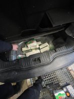 У дверях Ford на Львівщині митники знайшли рідини для вейпів на 600 тис. грн – 02