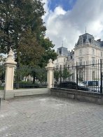Біля палацу Потоцьких у Львові комунальники демонтували кіоск – 02