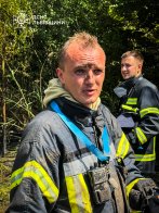 У ДСНС показали рятувальників, які 12 годин ліквідовували наслідки атаки на Львівщину – 35
