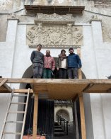 В Олеському замку відреставрували старовинний герб над головною брамою – 01