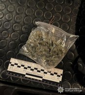 У Бродах затримали 45-річного чоловіка, який продавав вдома канабіс – 05