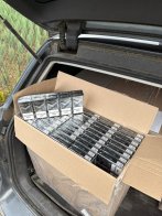 На Львівщині прикордонники зупинили авто з повним багажником сигарет без акцизу – 02