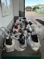 На Львівщині виявили контрабанду брендового одягу та косметики на понад мільйон гривень – 02