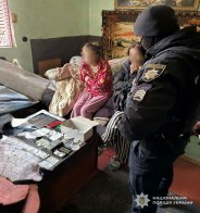 У Стрию 41-річна жінка продавала наркотики під заставу паспортів – 05