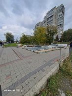 Біля палацу Потоцьких у Львові комунальники демонтували кіоск – 04