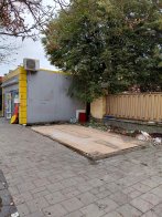 Біля палацу Потоцьких у Львові комунальники демонтували кіоск – 06