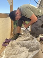 В Олеському замку відреставрували старовинний герб над головною брамою – 06