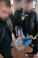 Двоє мешканців Львівщини шантажували чоловіка і вимагали 120 тис. доларів неіснуючого боргу – 01