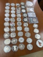 Монети, які виявили у посилці