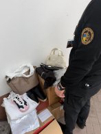 Dior і Prada: на Львівщині виявили контрабанду брендових речей майже на мільйон гривень – 02
