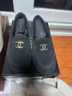 На Львівщині митники зупинили бус із контрабандою брендового одягу і взуття на 1,1 млн грн – 04