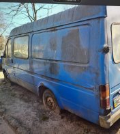 З вулиць Львова приберуть ще 24 покинуті авто — серед них занедбаний бус – 09