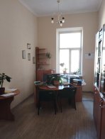“Укрпошта” не змогла здати в оренду приміщення в центрі Львова за 809 тис. грн на місяць – 05