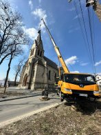 Повернення хреста на шпиль костелі в Демні