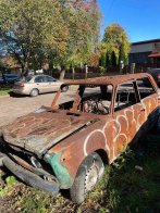 З вулиць Львова приберуть ще 24 покинуті авто — серед них занедбаний бус – 08