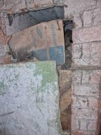 Жителі Львова скаржаться на&nbsp;захаращений підвал, в&nbsp;якому валяться стіни – 08