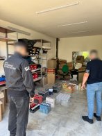 Львів’янин організував у спальному районі міста підпільний цех з виготовлення цигарок