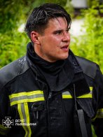 У ДСНС показали рятувальників, які 12 годин ліквідовували наслідки атаки на Львівщину – 13