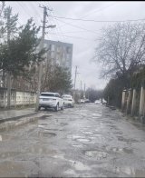 Розбита дорога на вул. Янева. Фото: «Гаряча лінія міста Львова»