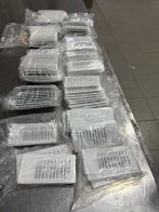 На Львівщині у пасажирки автобуса вилучили інструменти для манікюру на 1,7 млн грн – 02
