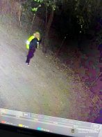 Фото підозрюваного з камер спостереження