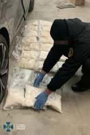 У пункті пропуску на Львівщині киянка намагалася перевезти наркотики на 42 млн грн – 01