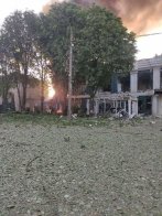 Обстріляли торговий центр та два райони: наслідки вибухів на Запоріжжі (фото) – 02