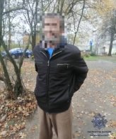 Львівські патрульні знайшли чоловіка з наркотиками на території ліцею – 01