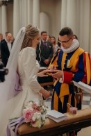 Зворушлива історія кохання: капрал охорони Папи Римського одружився з українкою – 02