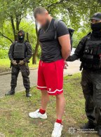 У Львові затримали наркоторговця з арсеналом зброї – 01