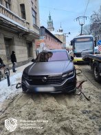 У Львові водії, які блокують трамвайні колії, платитимуть збитки за затримку руху – 01