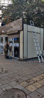 Біля палацу Потоцьких у Львові комунальники демонтували кіоск – 05