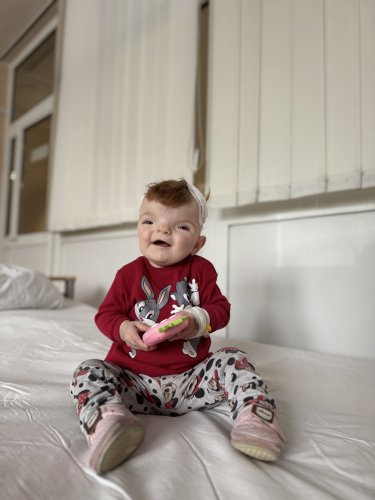 На фото однорічна Емілія