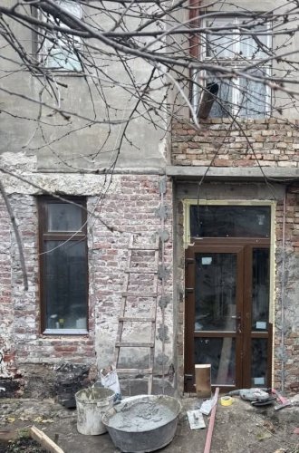 У Львові власниця без дозволу прибудувала вхід до будинку-пам’ятки, де жив відомий художник – 01