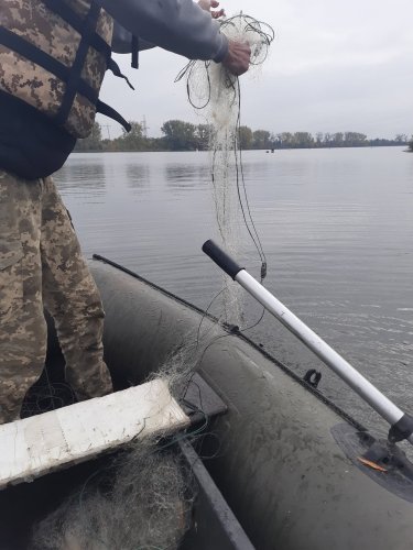 200 метрів сіток і пастка для раків: що знайшли екоінспектори у водоймах Львівщини – 01