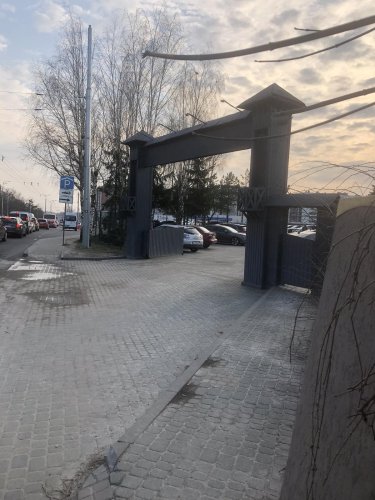 На захопленій землі ТОВ «Бос Авто Україна» облаштувало майданчик для продажу авто