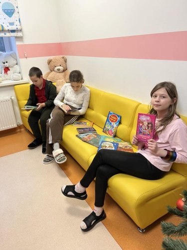 500 дитячих книжок зі Львова отримали діти в Нікопольській лікарні – 02