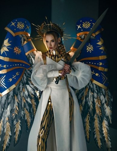«Міс Україна Всесвіт 2022» представила футуристичний костюм, з яким поїде у США – 03